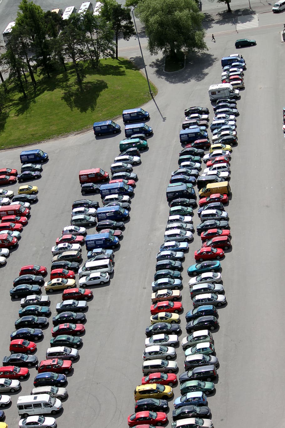 autos, parking, view, outside, road, in a row, transportation HD wallpaper