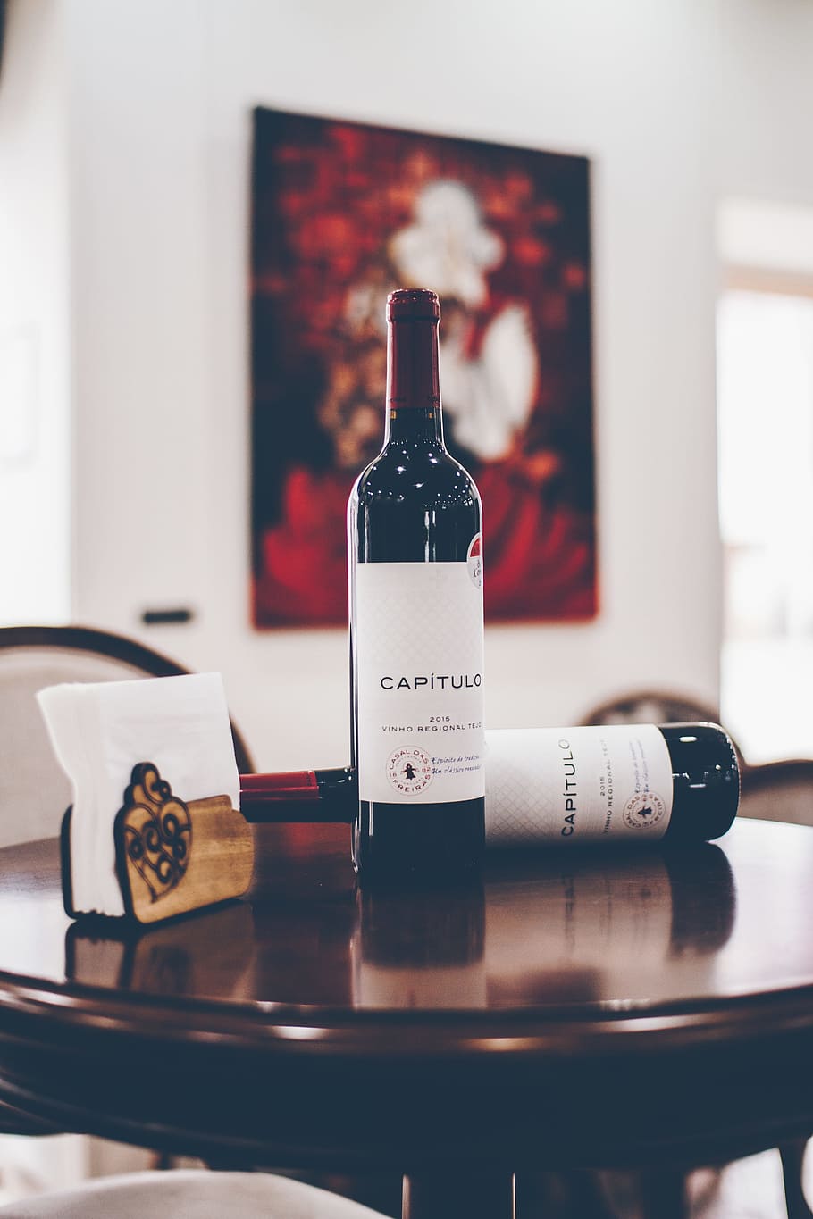selective focus photography of two Capitulo bottles on table, Capitulo wine bottle on brown wooden table HD wallpaper