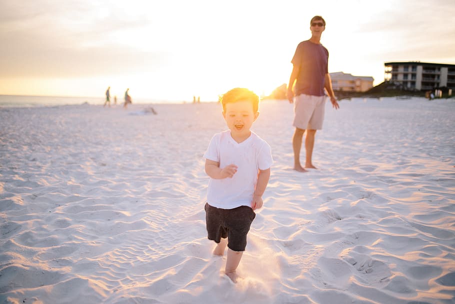 boy in white v-shirt on top of white sand, beach, child, kid HD wallpaper