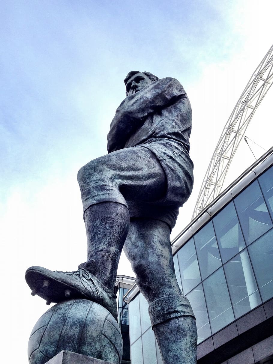 statue of soccer player, football, hero, bobby moore, wembley