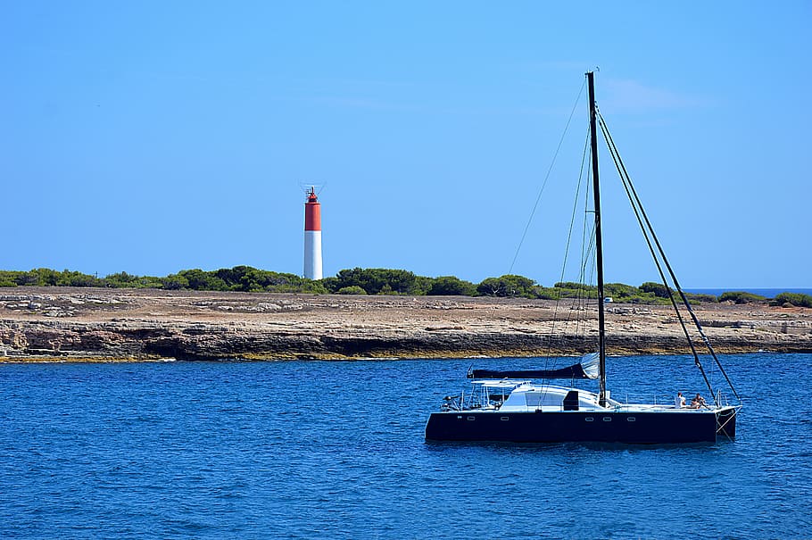 catamaran, boat, sailboat, blue, sea, mediterranean, beach crown HD wallpaper