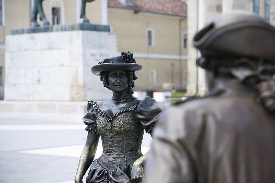 Bronze Statues, Alba Iulia, Figure, metal, man, woman, artwork HD wallpaper