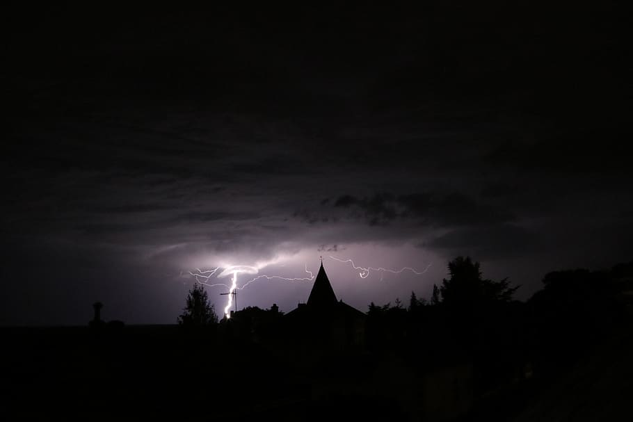 lightning strikes on land near building at night, Still calm HD wallpaper