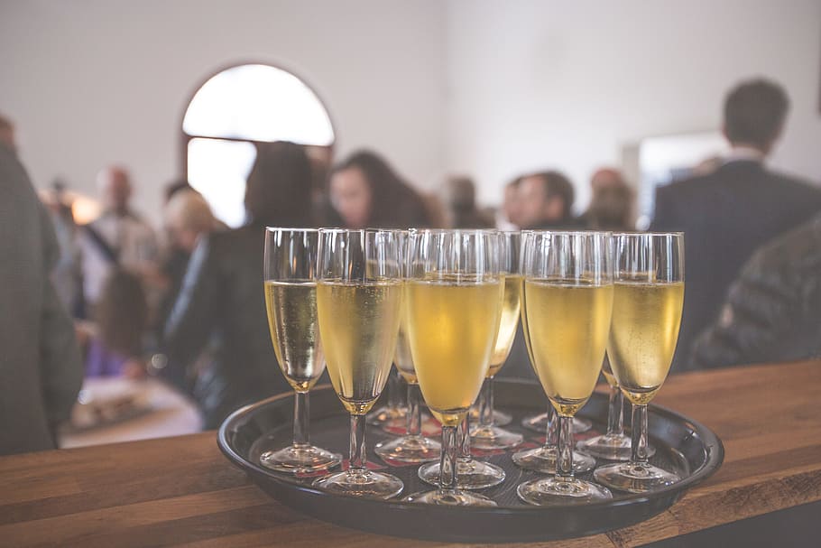 clear champagne flutes on tray, alcohol, bar, drinks, party HD wallpaper