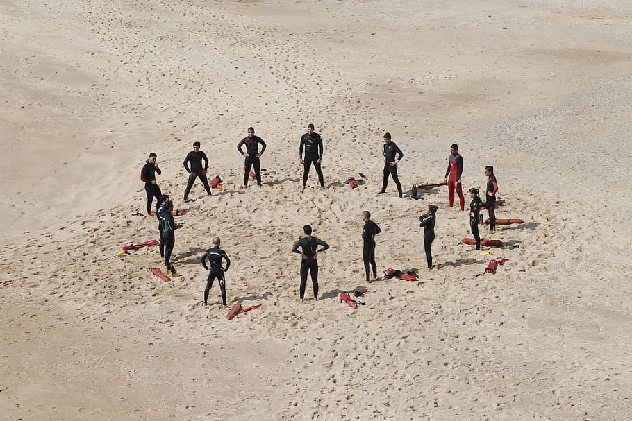 people standing forming a circle during daytime, people on sand ground under sunny sky HD wallpaper