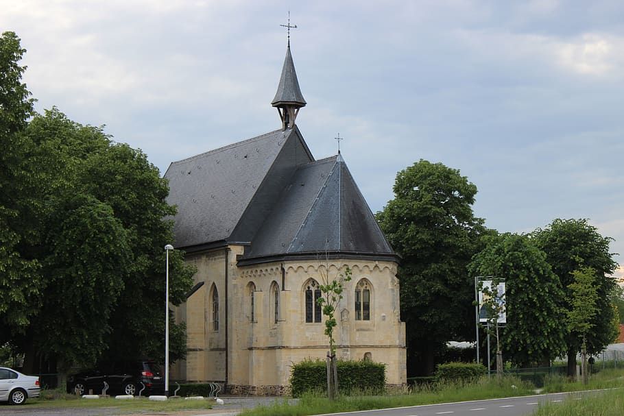church, building, tree, plant, architecture, sky, built structure HD wallpaper