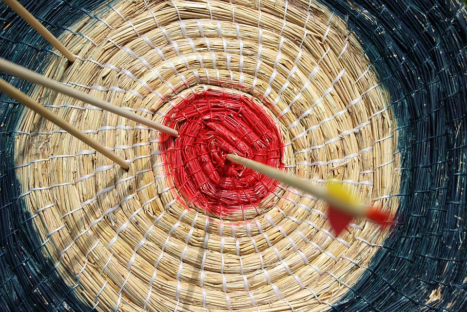 brown arrow on red target, middle, bull's eye, archery, disc, HD wallpaper