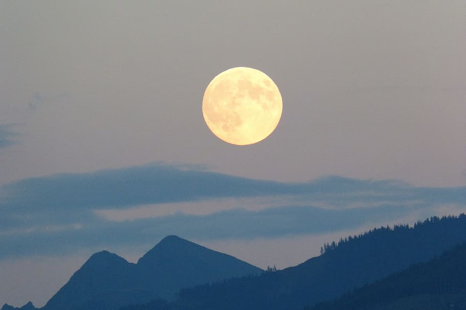 aerial photography of full moon, super moon, cloud plume, twilight HD wallpaper