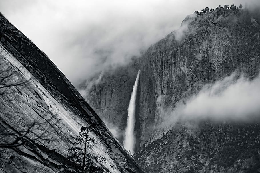 grayscale photo of waterfalls with fogs, grayscale photo of mountain with water falls HD wallpaper