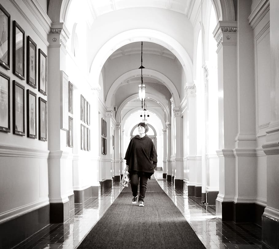 gallery, corridor, people, men, architecture, indoors, black And White HD wallpaper