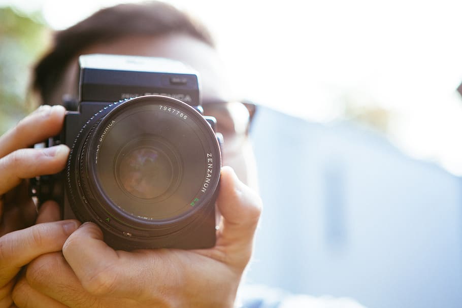 person using black DSLR camera, selective, photography, man HD wallpaper