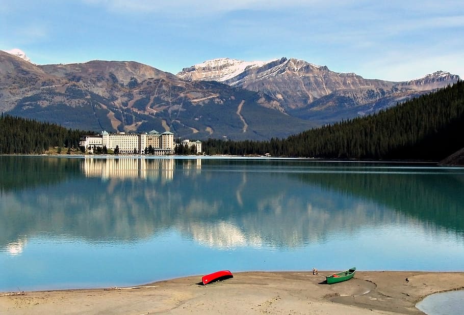 Lake Louise Landscape with mountains and resort, canoes, landscapes, HD wallpaper