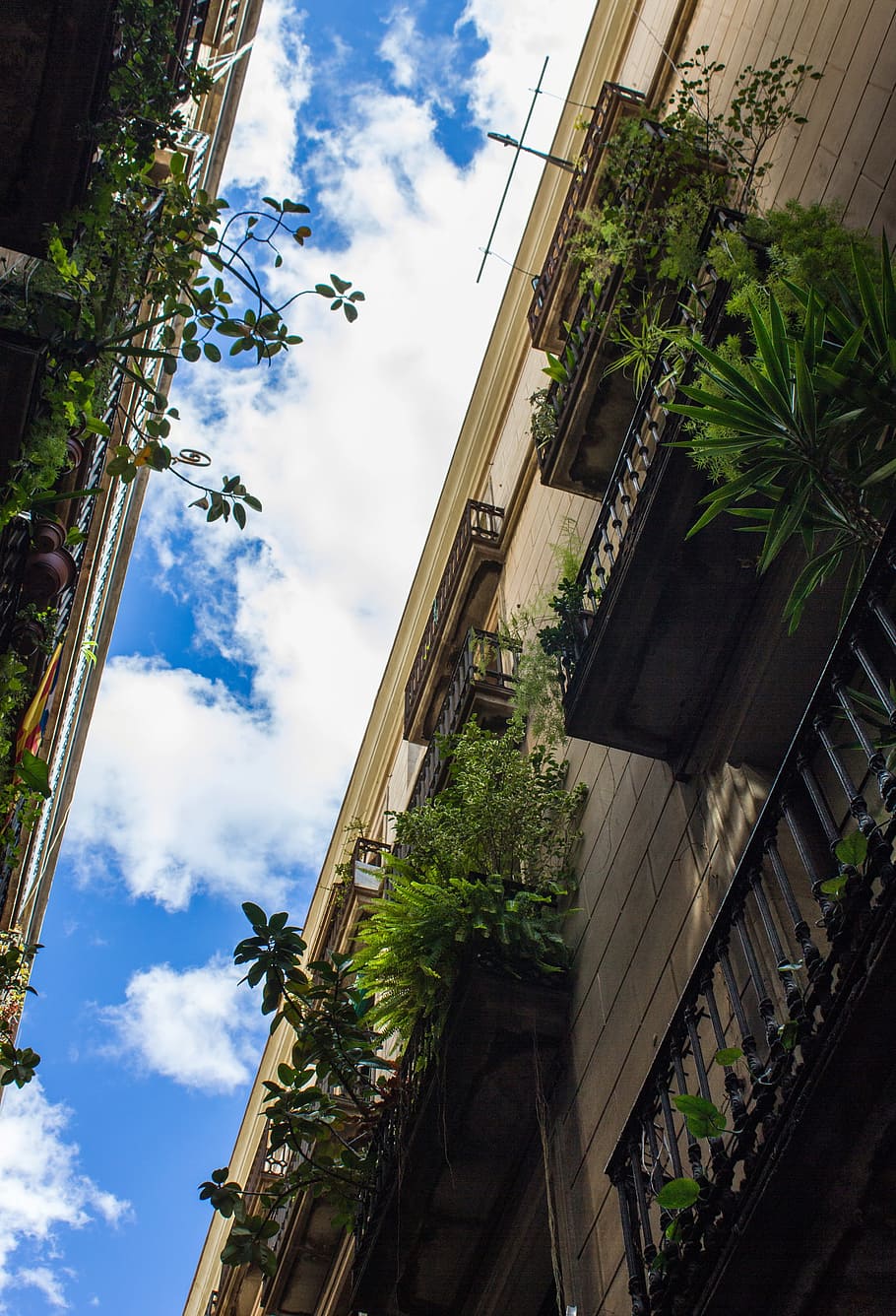 District, Balconies, Clouds, sky, blue, diagonal, look up, architecture HD wallpaper