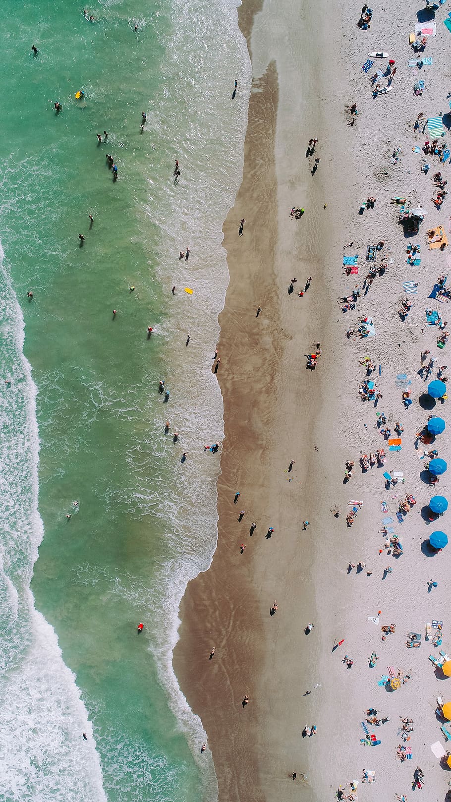 aerial photography of people on beach, aerial view of people near beach during daytime, HD wallpaper