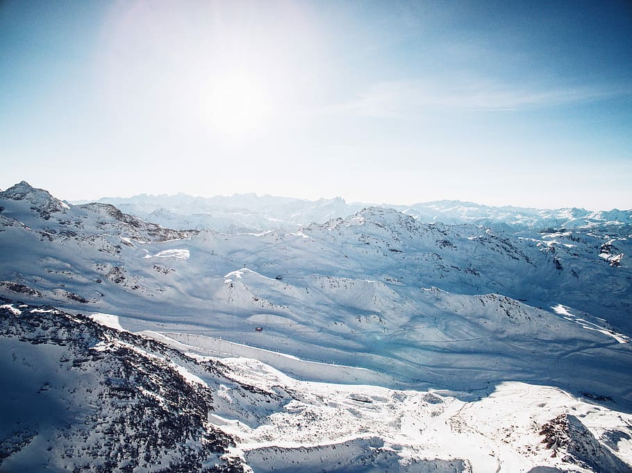 snow mountain under white sky, mountain ranges field with snow HD wallpaper