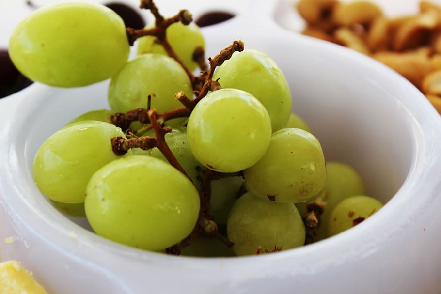 green, grapes, fruit, snack, fresh, food, nature, natural, table HD wallpaper