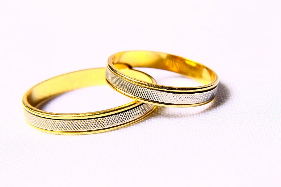 two round gold-colored coins, alliances, bodas, silver wedding, HD wallpaper