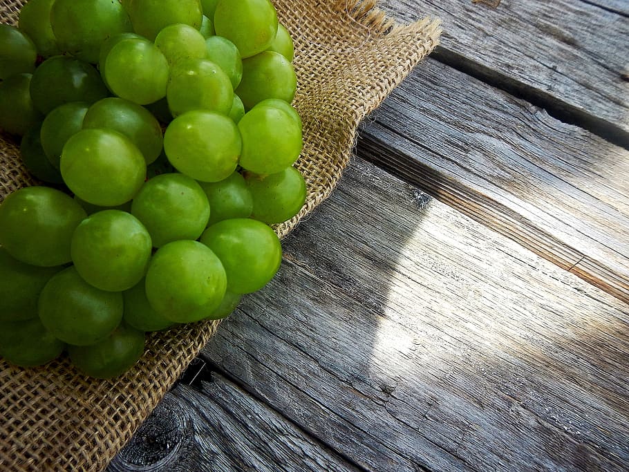 grapes, fruit, cluster, green, wine, champagne, vineyard, harvest HD wallpaper