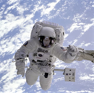 astronaut wearing NASA suit, space shuttle, space walk, discovery HD wallpaper