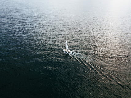 sailboat at the body of water, birds eye view of bowrider on body of water HD wallpaper