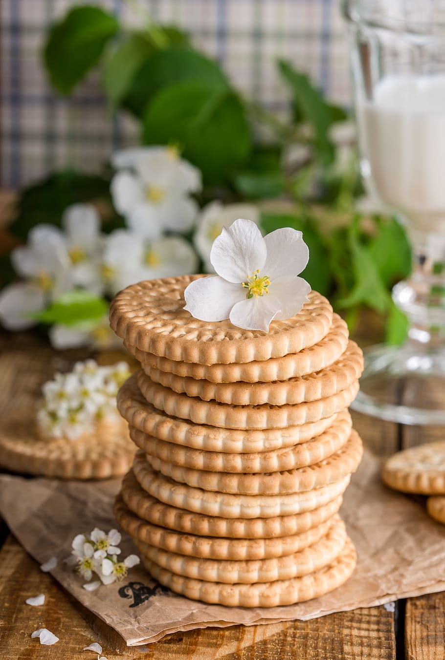 food, wood, flowers, drink, appetizer, baked, baking, biscuits HD wallpaper