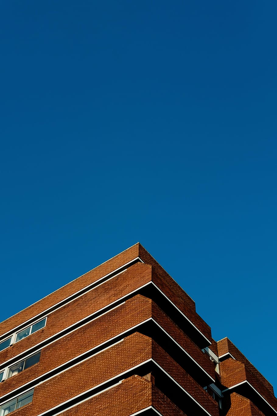 photography of brown concrete high rise building, architecture HD wallpaper
