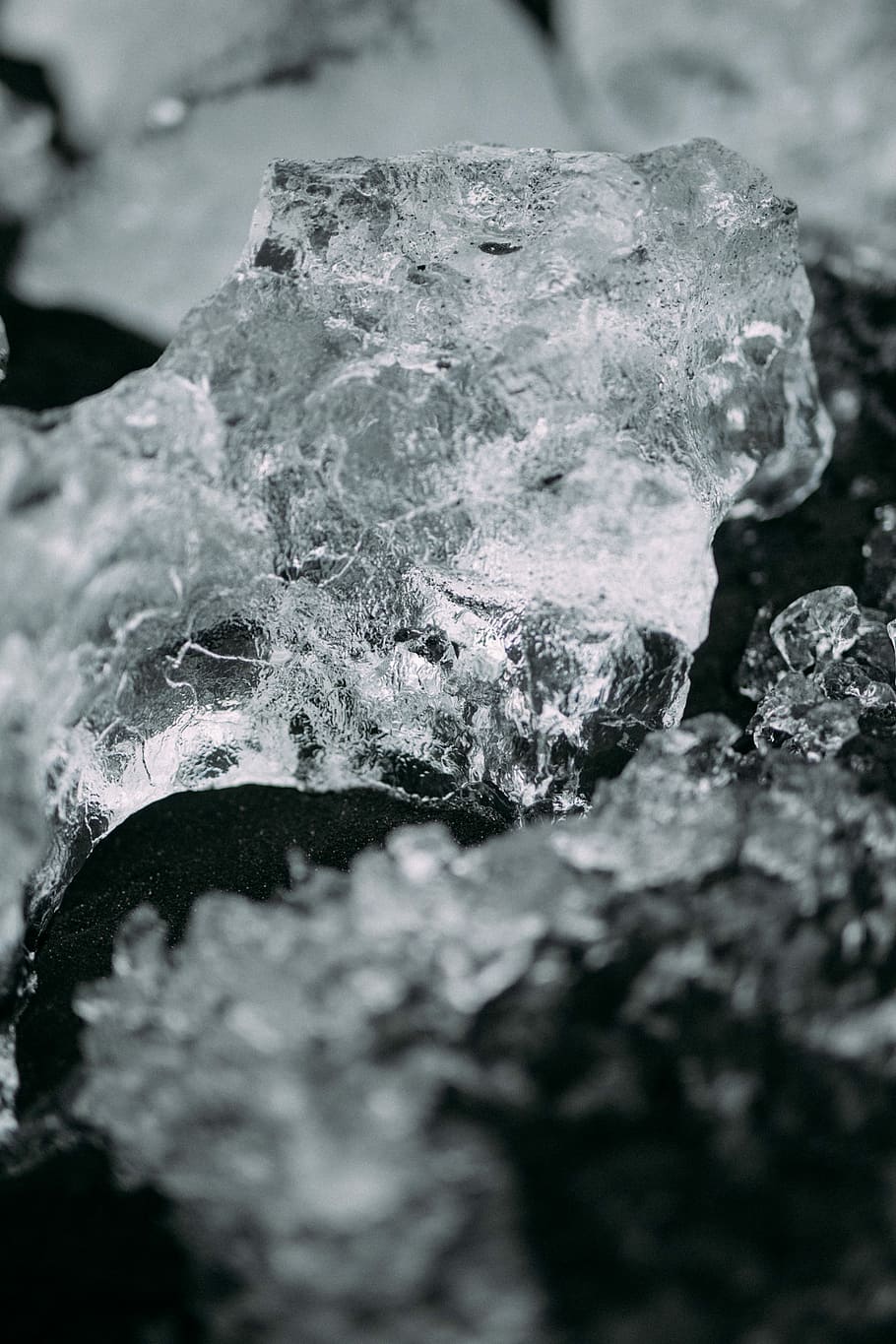 close up photography of a stone, closeup photo of clear ice, frozen HD wallpaper