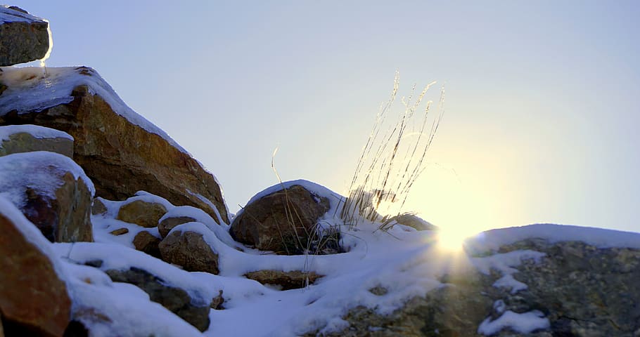 snow, sun, rocks, winter, sunny day, mountain landscape, sun's rays HD wallpaper
