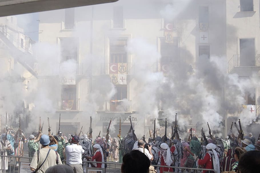 group of people holding and firing guns, revolution, arabic, powder, HD wallpaper