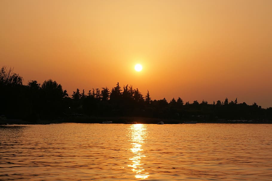 garda, sunset, lake, romance, water, mood, italy, holiday, dusk HD wallpaper