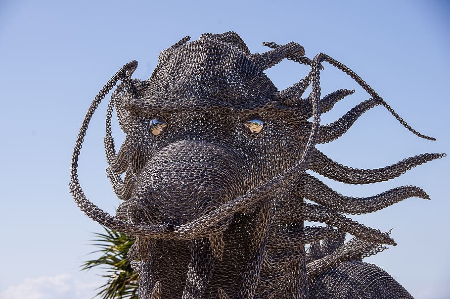 dragon, head, face, eyes, shiny, large, model, sculpture, chain-link HD wallpaper