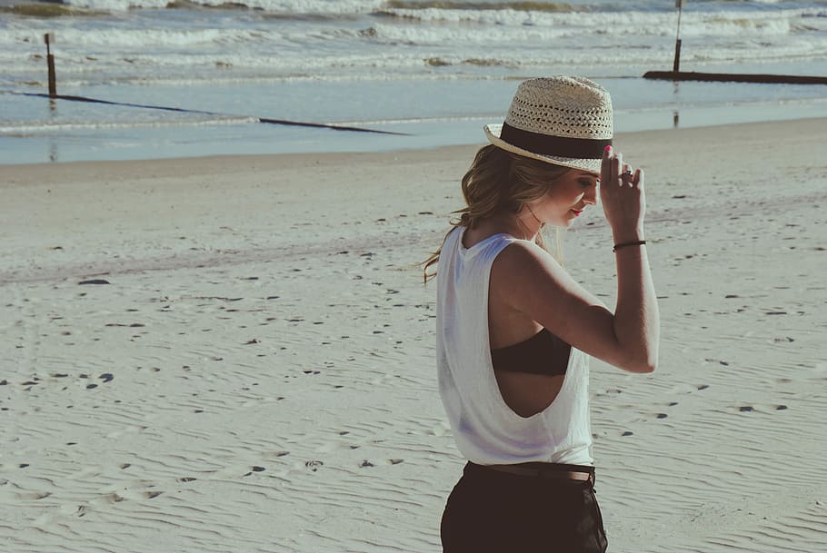 woman wearing white sleeveless top side label view near sea, beach HD wallpaper