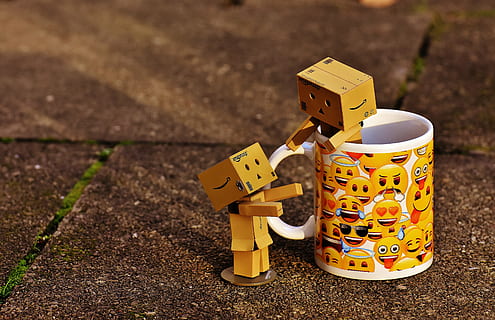 photograph of boxman on ceramic mug, danbo, figures, cup, coffee cup HD wallpaper