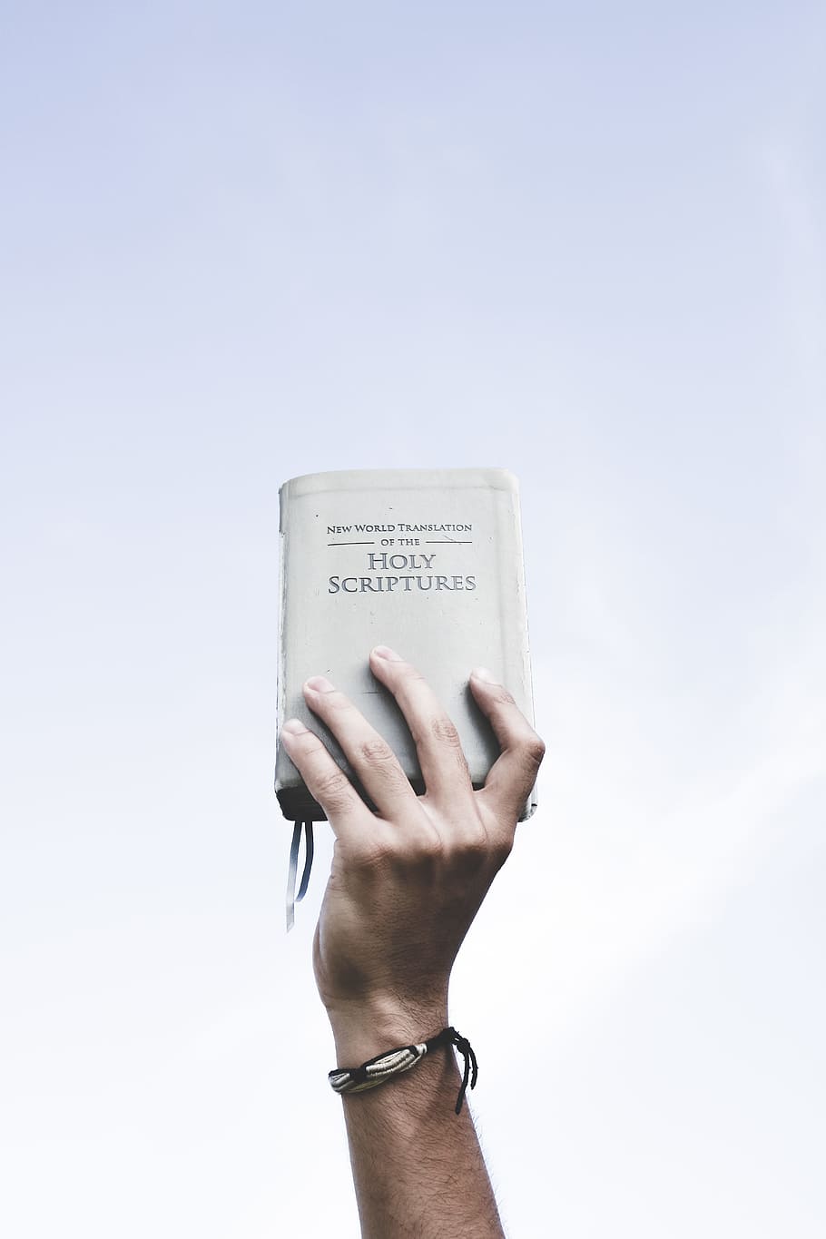 person holding bible, person holding Holy Scriptures book, True HD wallpaper
