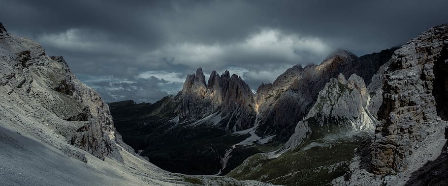 beige mountain under cloudy sky, fault-block mountain covered with snow under cloudy sky HD wallpaper