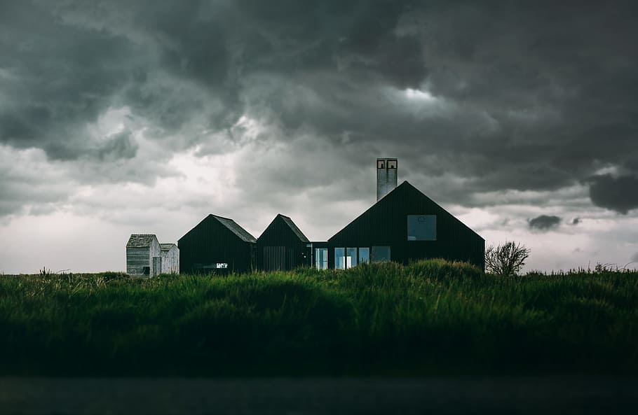 house underneath cumulus clouds, house during daytime, structure HD wallpaper