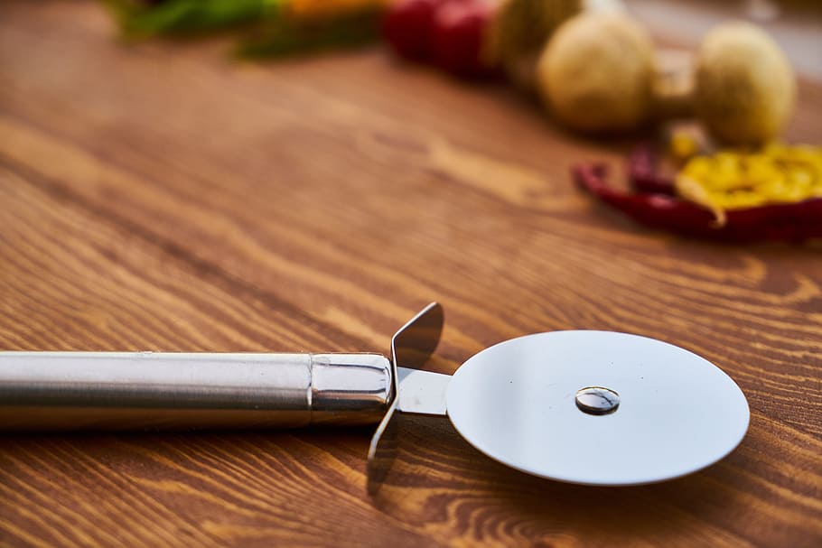pizza, knife, metal, hack, circle, round, dough, healthy food HD wallpaper