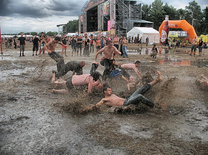 mosh pit, mud, rain, puddle, dirty, fun muddy, people playing HD wallpaper