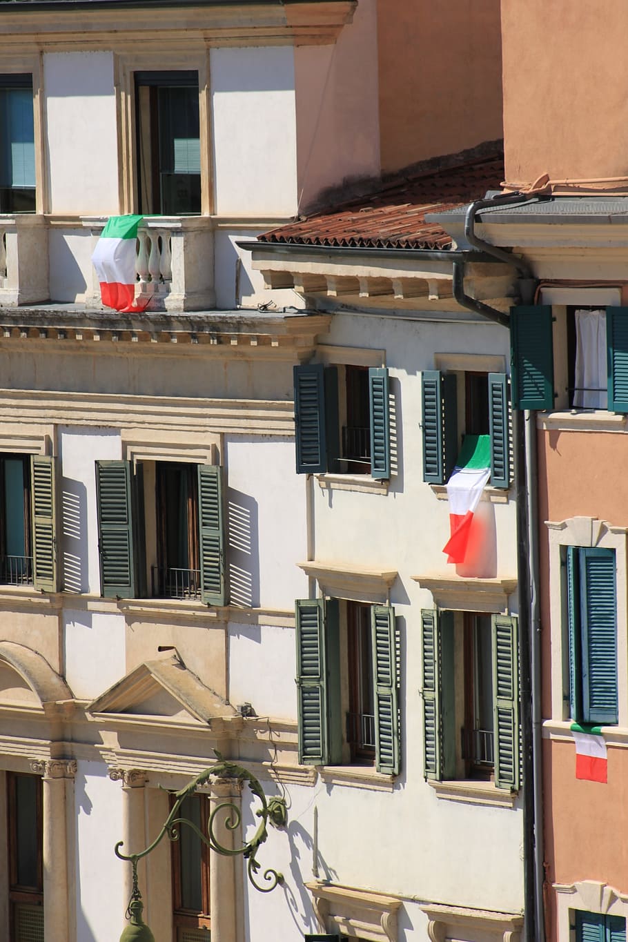 windows, verona, flag, italy, architecture, palazzo, building HD wallpaper