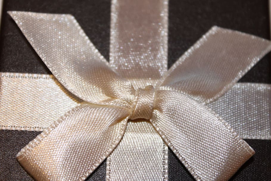 loop, packaging, gift, romantic, packed, indoors, bow, close-up HD wallpaper