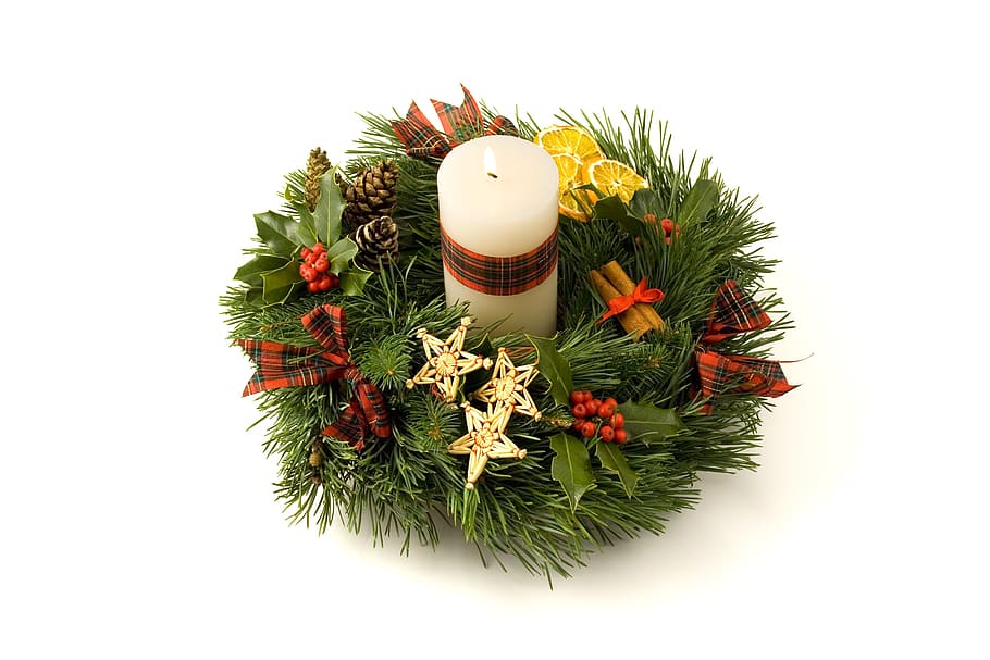 grass wreath with white candle, green, bow, star, lemon, accent