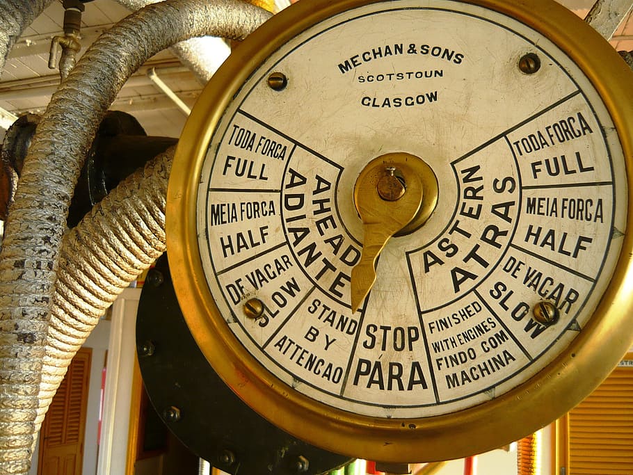 gold and white Mechan&Sons Scotstoun clascow stand by attencao HD wallpaper