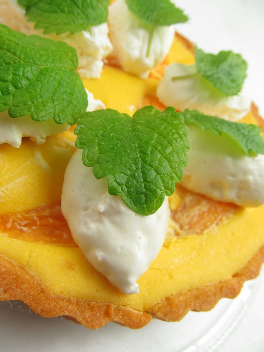 yellow pastries and green mint leaves, cake, tart, fruit, dessert HD wallpaper
