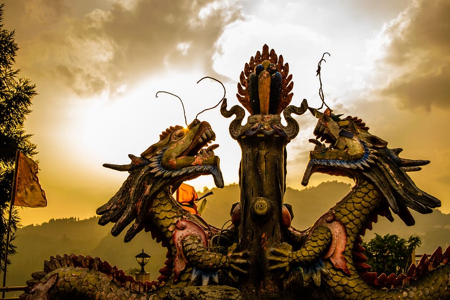 Rồng (Dragon): Rồng là một trong những biểu tượng văn hóa quan trọng của dân tộc Việt Nam. Hình ảnh rồng mang ý nghĩa may mắn, sức mạnh, trí tuệ, tinh thần kiên cường và thành công. Đây cũng là một trong những chủ đề được yêu thích trong nhiều bộ phim, truyện tranh và game. Hãy xem hình rồng để tìm hiểu thêm về sự huyền bí và quyền uy của nó.