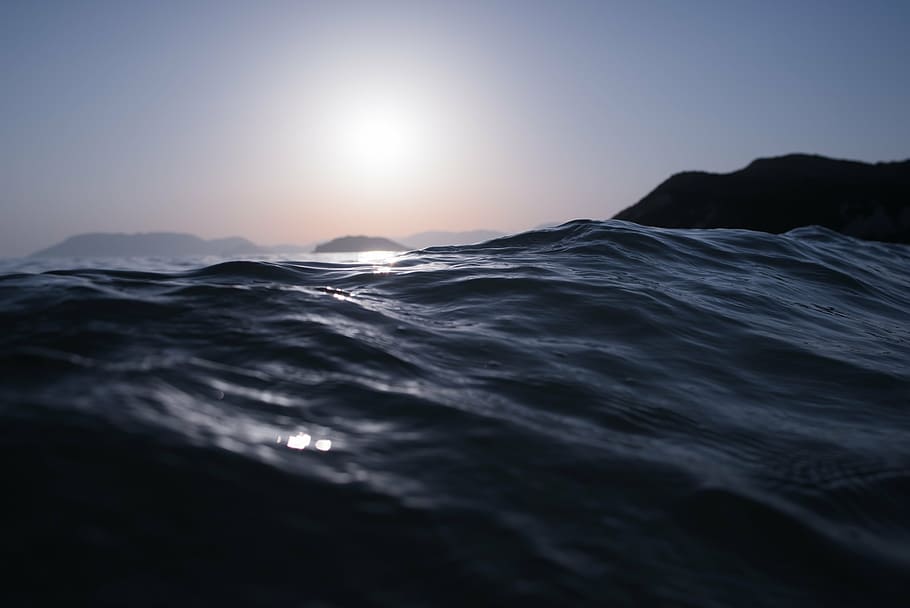 clear body of water and silhouette of mountain, waves, ripples HD wallpaper