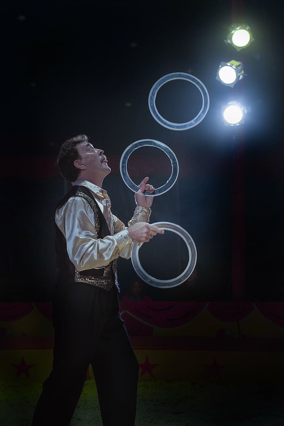 circus, entertainment, rings, throw, time, only men, one man only HD wallpaper