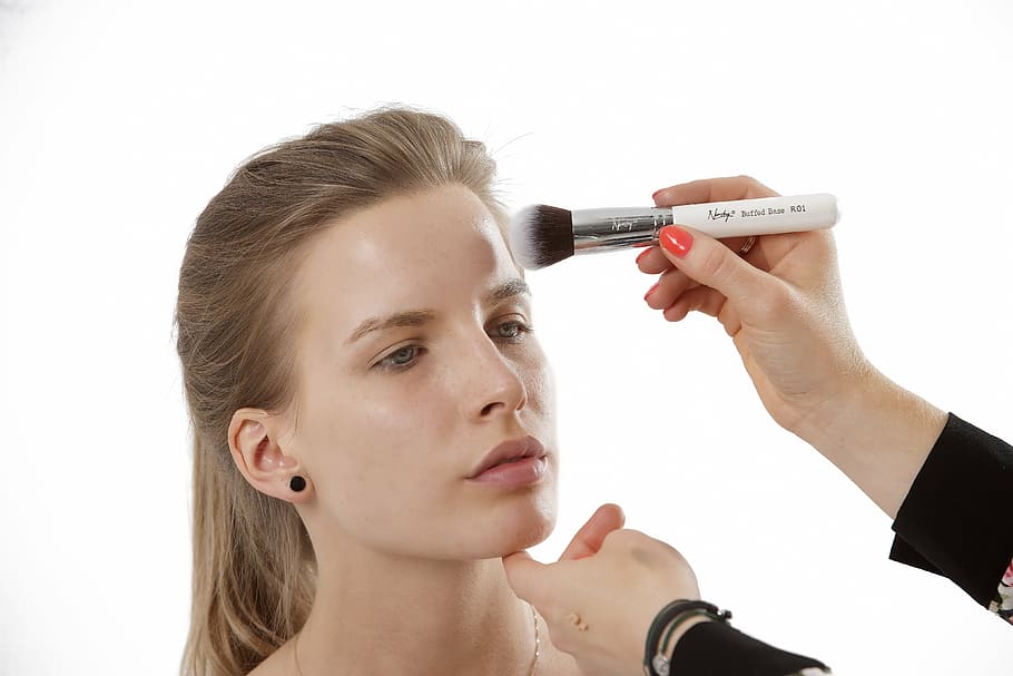 woman applying makeup, makeup brushes, brush set, make-up, cosmetic HD wallpaper