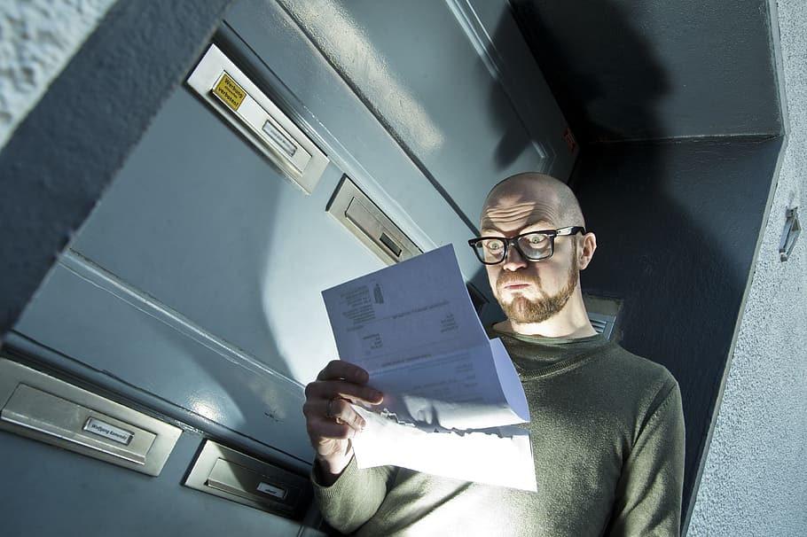 trouble, annoy, schreck, post, man, person, bad news, mailbox HD wallpaper
