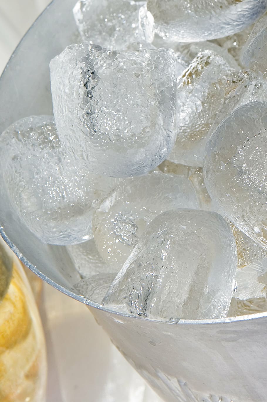 ice in drinking glasses, ice cubes, cold, cool, frozen, champagne cooler, HD wallpaper
