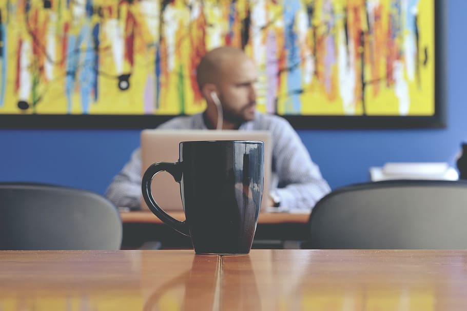 black ceramic mug on table, coffee, people, man, office, work HD wallpaper